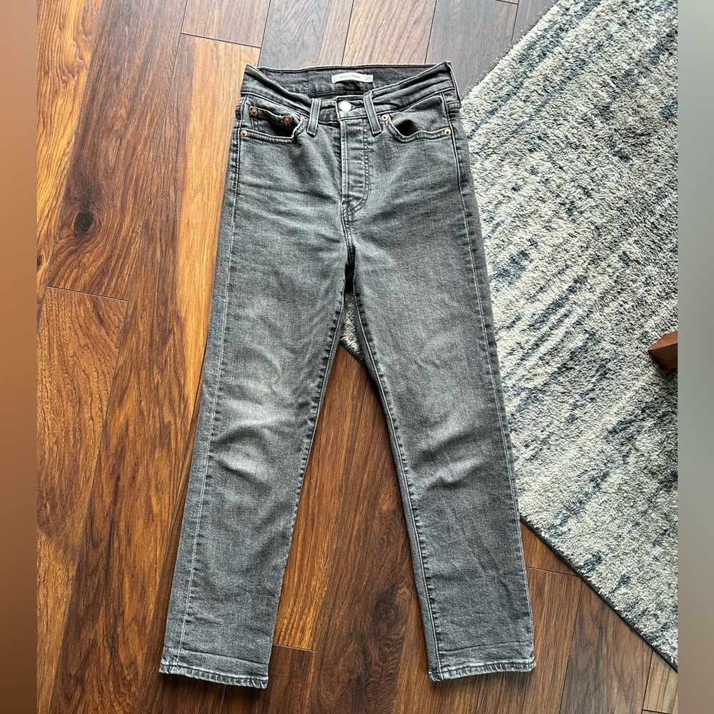 Levi's Straight Leg Jeans in Washed Gray